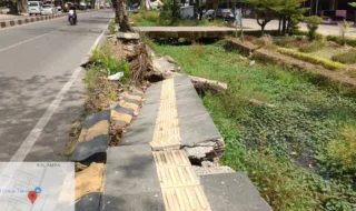 Trotoar Amblas di Takalar Ancam Nyawa, Jalur Disabilitas Terputus: Bisa Berujung Pidana