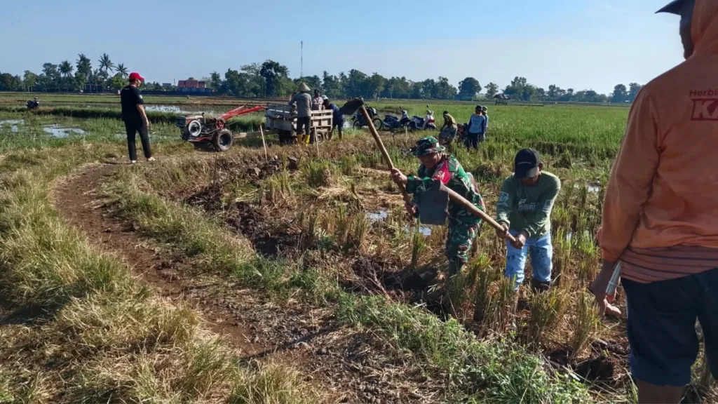 Jalan Tani Terancam Longsor, TNI Turun Tangan Bangun Talud di Jenelimbua Takalar