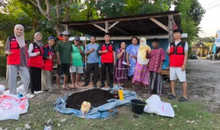 Mahasiswa KKN Unhas Edukasi Warga Desa Baruga Olah Limbah Ternak Menjadi Pupuk Kompos Organik