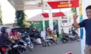 Viral, Warga Protes Dugaan Perlakuan Berbeda Saat Antre BBM di Takalar