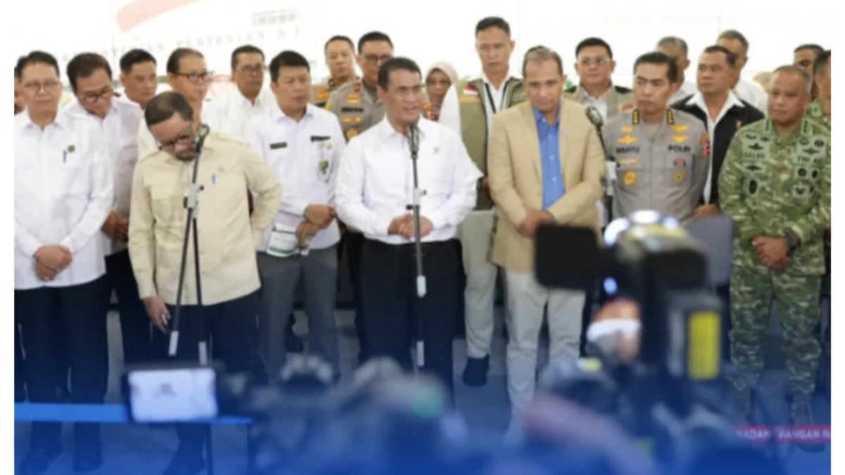 Pejabat pemerintah menyampaikan keterangan terkait temuan beras fortifikasi